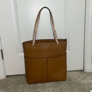 Michael Kors
BEDFORD LARGE NORTH SOUTH LEATHER TOTE
$294.00